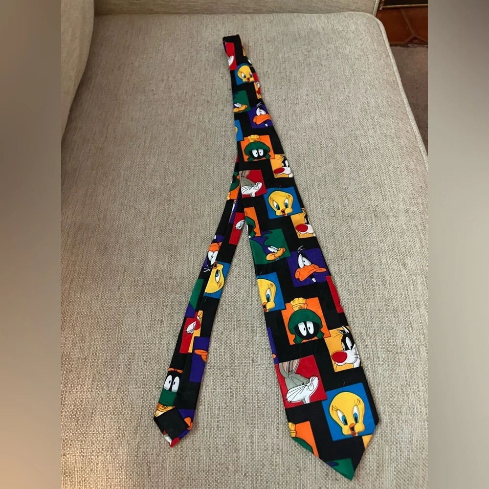 Men’s looney toons neck tie